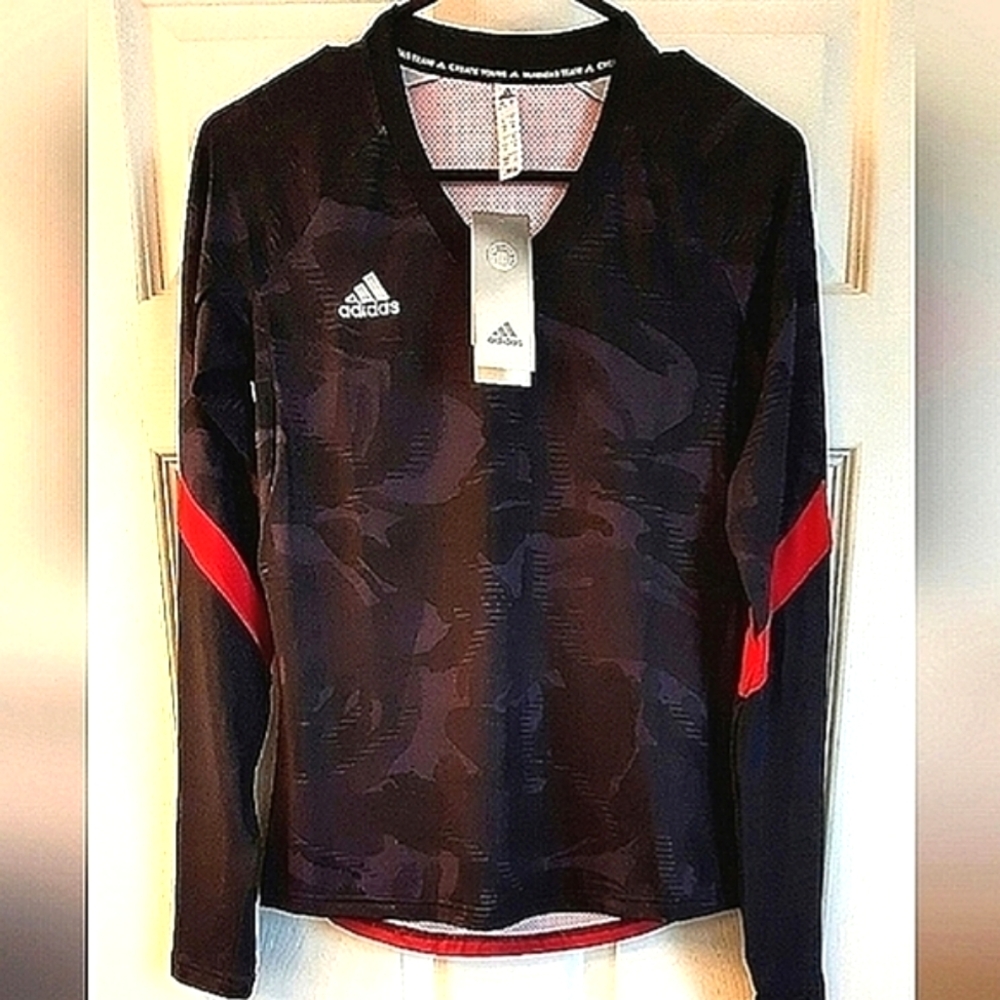 NWT WOMEN'S ADIDAS SPORTS SHIRT sz SM